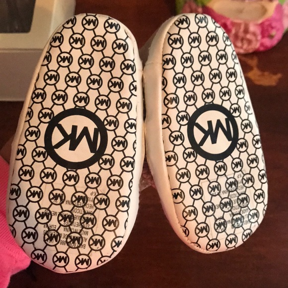 Mk infant shoes - Picture 3 of 5